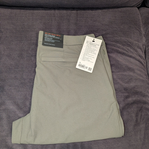 NWT Lululemon ABC Classic Fit Trousers, Warpstreme, 36 X 34 - Picture 4 of 4